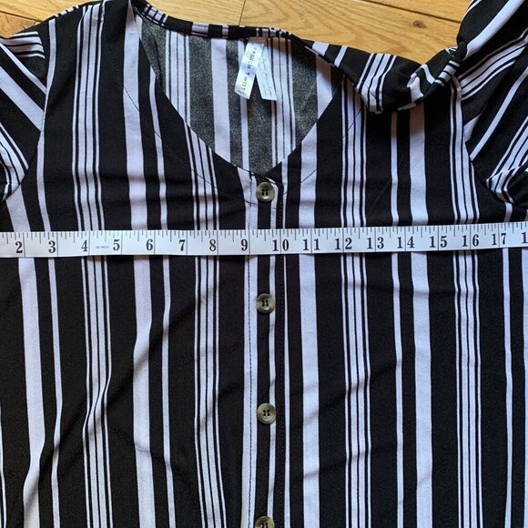 French Twist Black & White Striped Button Front Tie Blouse (M) - Picture 7 of 8